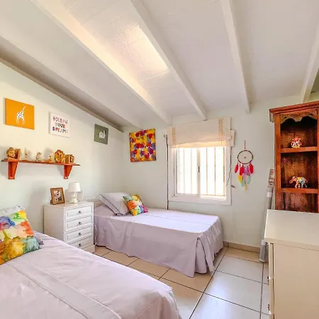 בית נופש Exquisite Rural House With Garden, Pool And Views. *