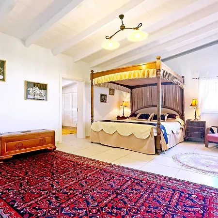 בית נופש Exquisite Rural House With Garden, Pool And Views. *