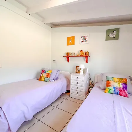 בית נופש Exquisite Rural House With Garden, Pool And Views.