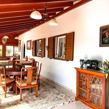 בית נופש Exquisite Rural House With Garden, Pool And Views.