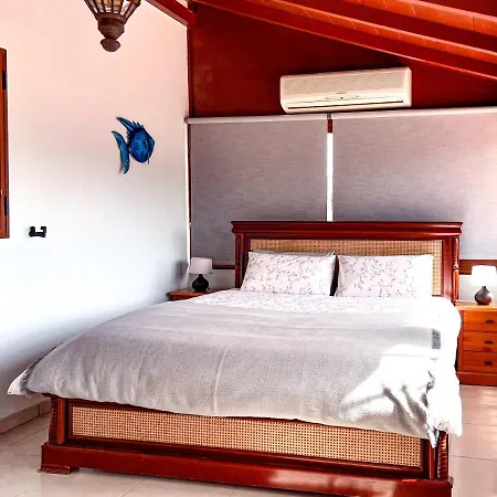 בית נופש Exquisite Rural House With Garden, Pool And Views. *