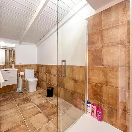 Exquisite Rural House With Garden, Pool And Views. בית נופש