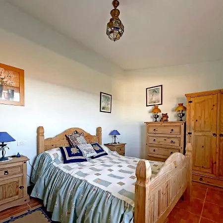 בית נופש Exquisite Rural House With Garden, Pool And Views. *
